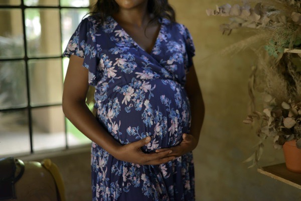 Navy floral fold-over long maternity dress with short sleeves - Image 3